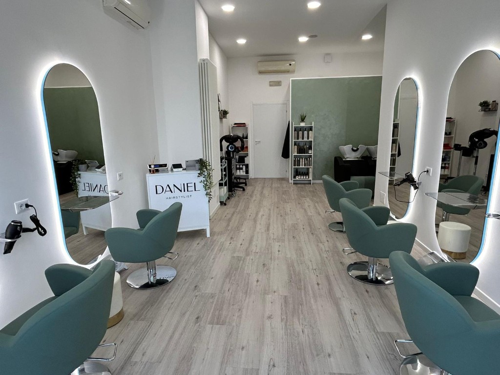 Interno del salone Daniel Hairstylist a Milano